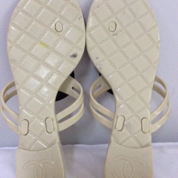 🌟🌸HOST PICK 🌟🌸 CHANEL Camellia Jelly Sandals 40 Ivory Black - Picture 4 of 7